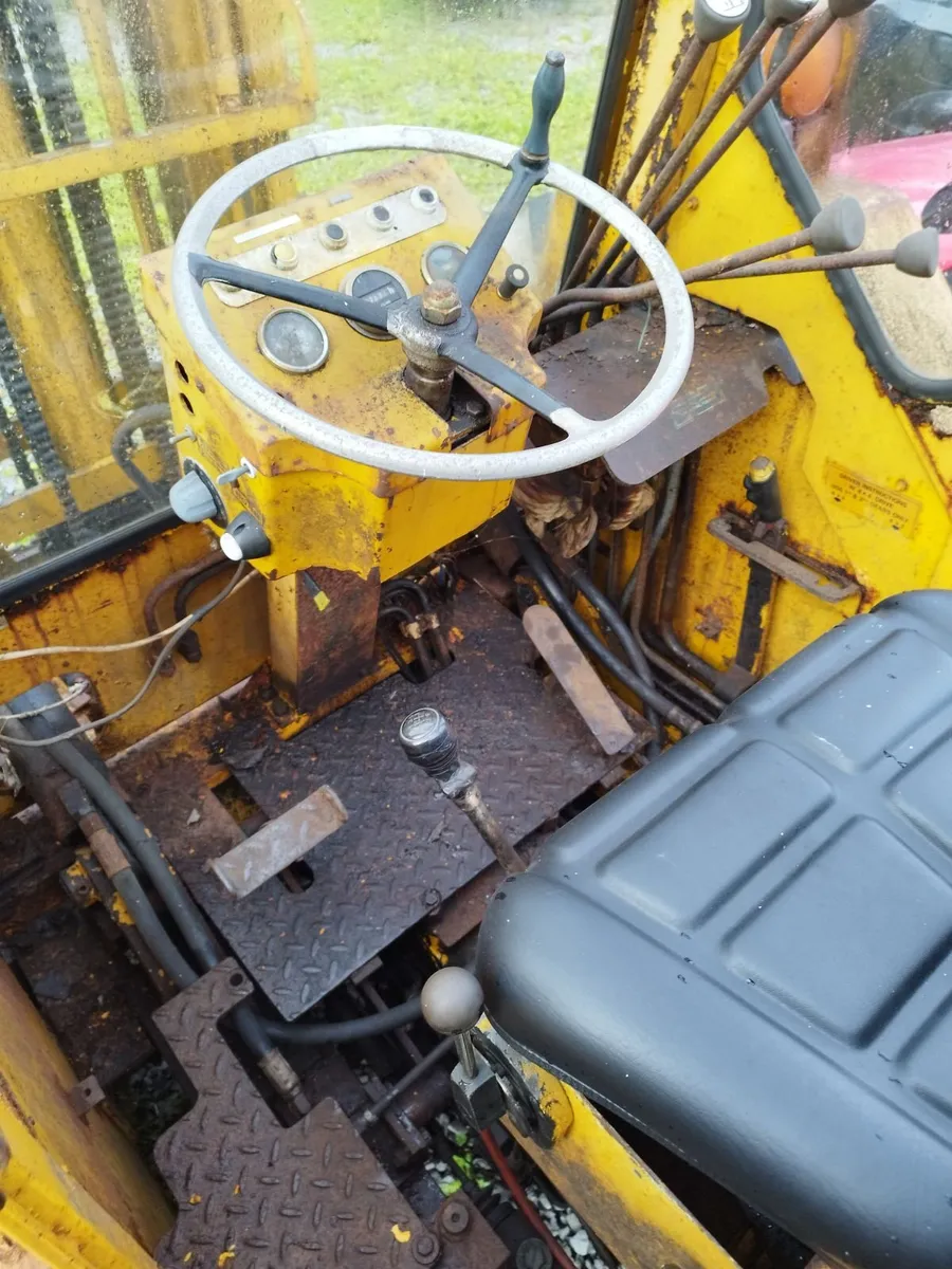Forklift - Image 2