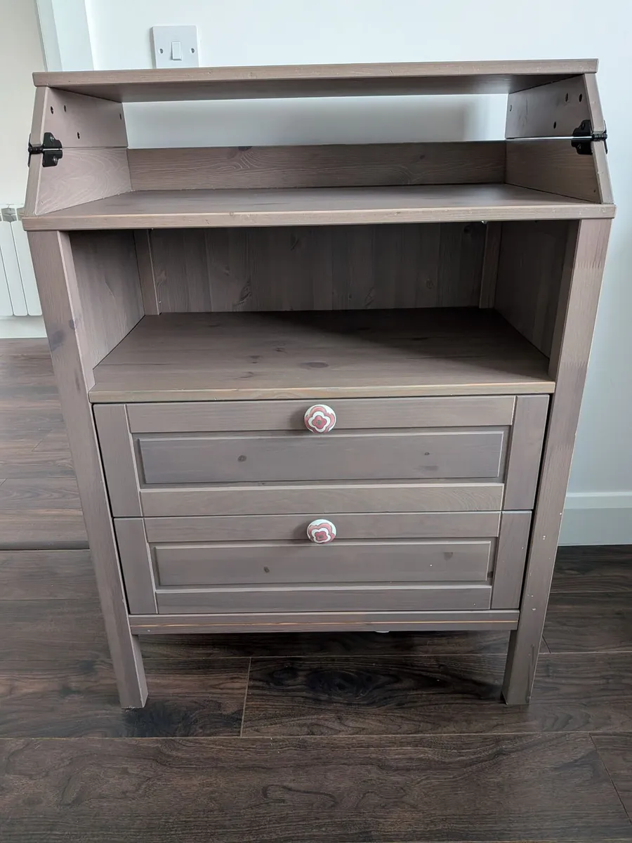 Changing table - Image 1