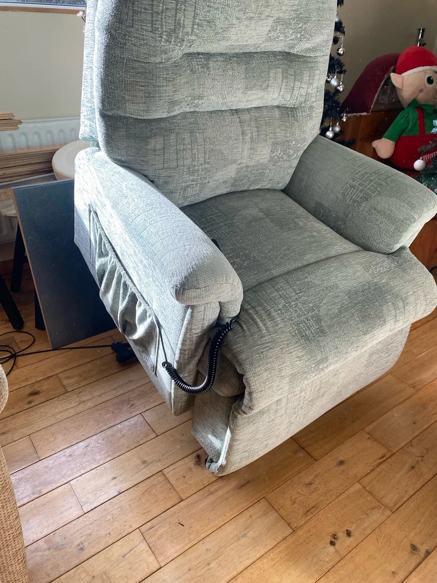 Sherborne Electric Rise & Recline Chair - Image 2
