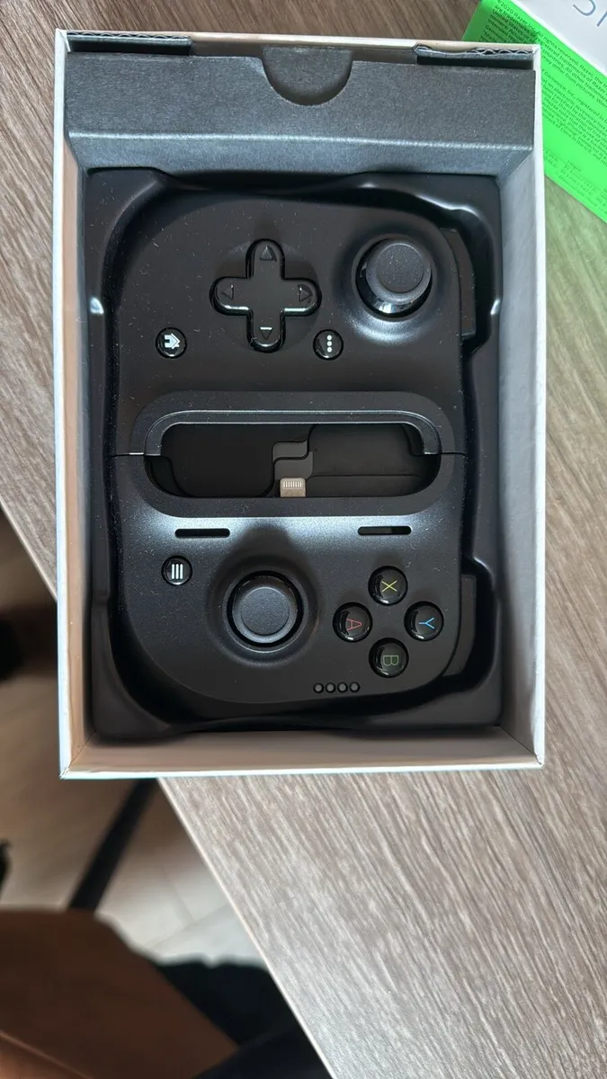 Razer Kishi mobile game controller for iPhone - Image 2