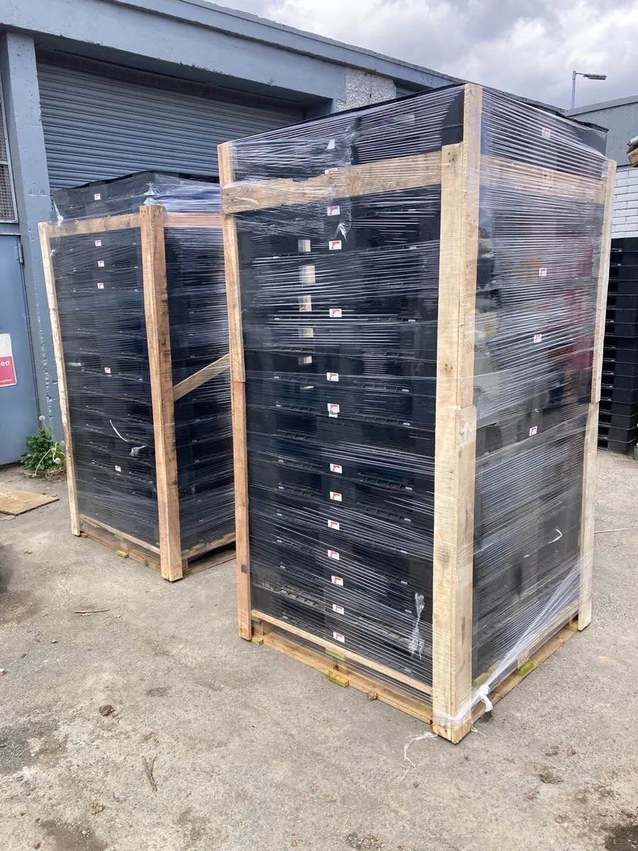 Plastic pallets - Image 1
