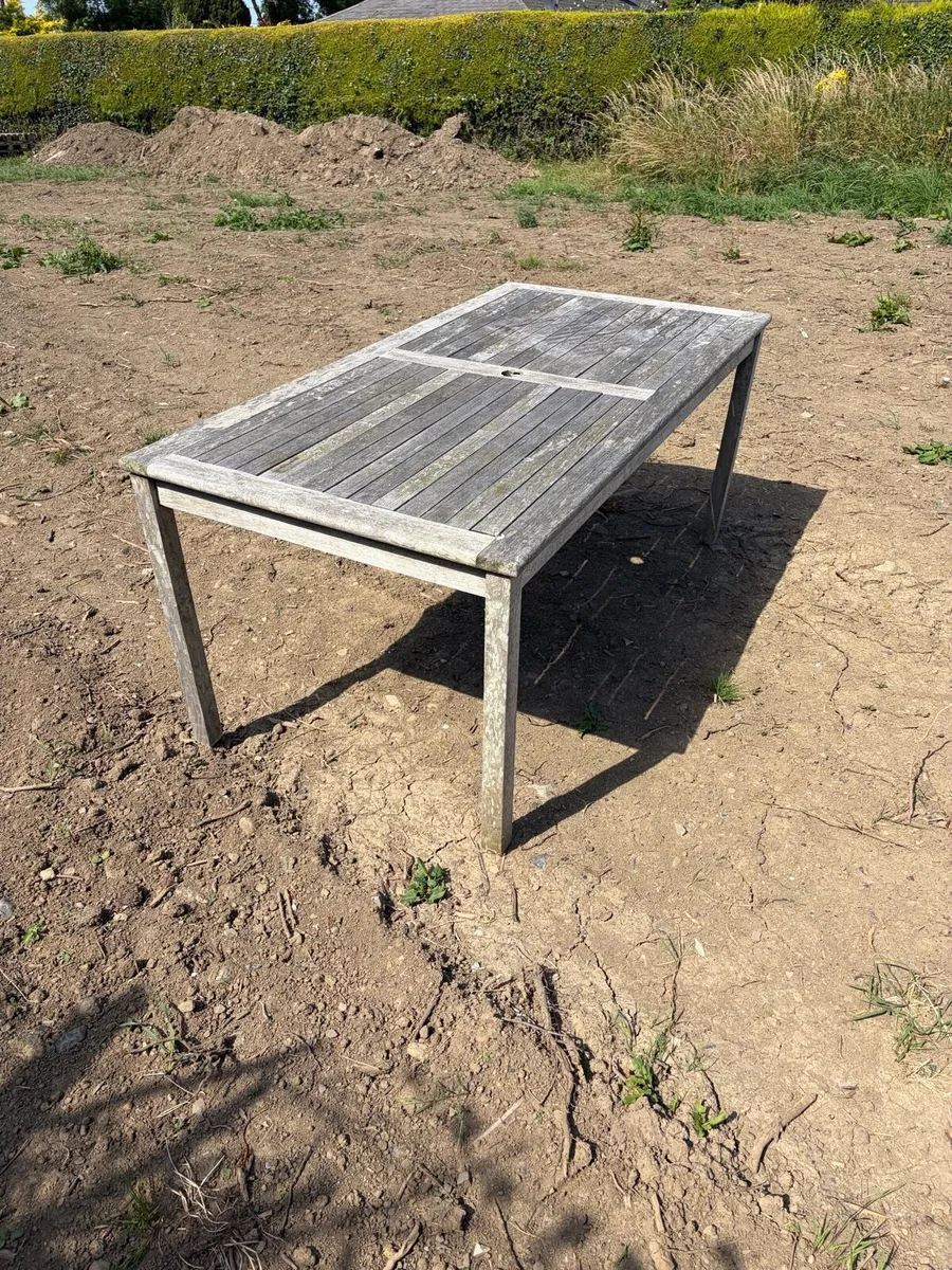 garden table and chairs set €50 - Image 1
