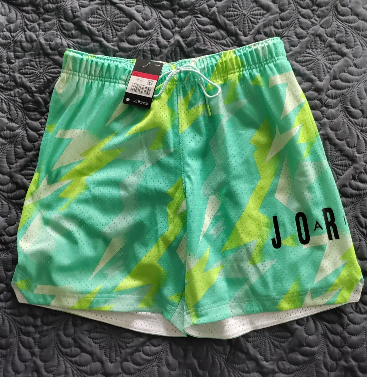 Nike Air Jordan Shorts L New - Image 4