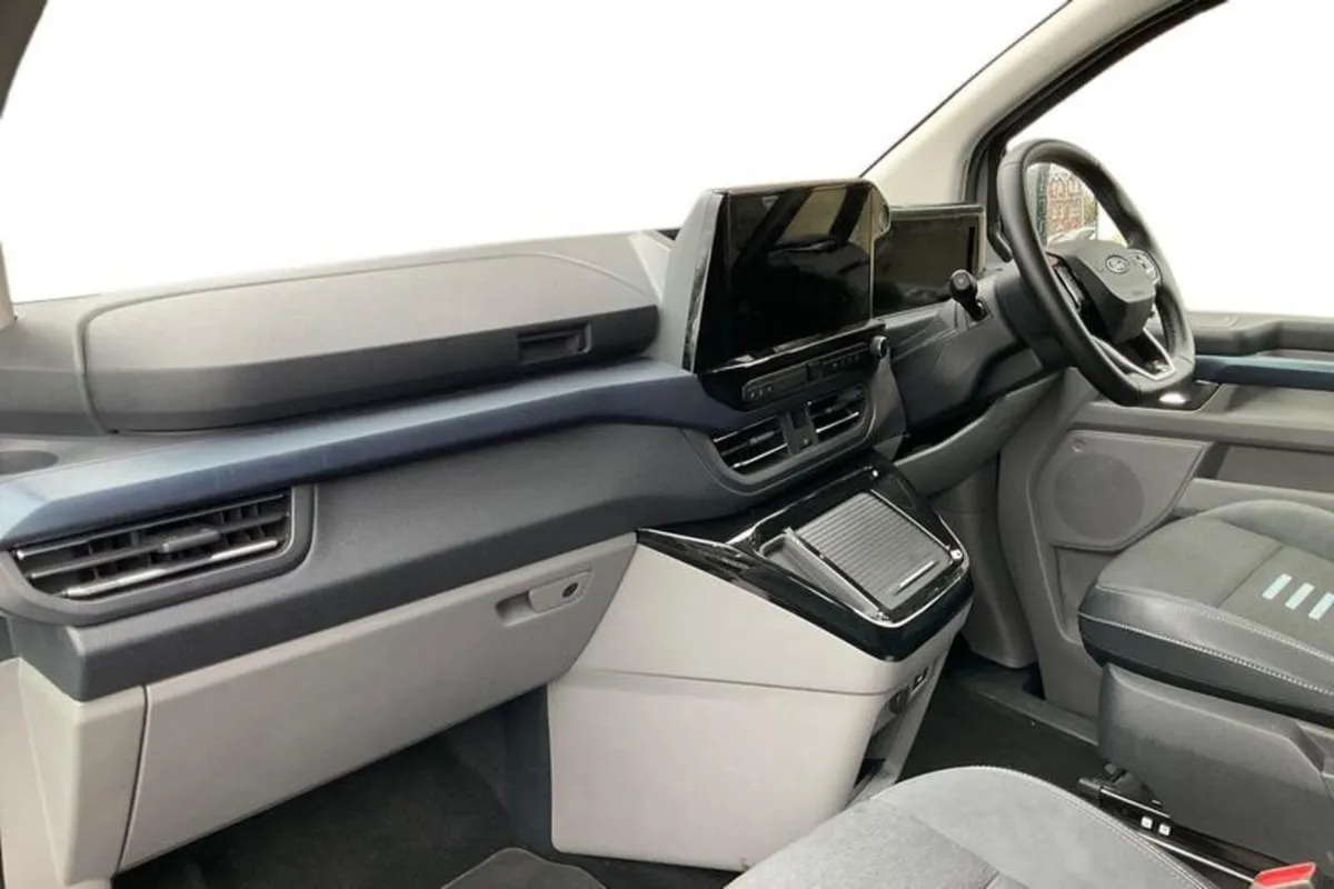 Ford Tourneo Custom 320 L2  FWD 2.0 EcoBlue 170ps - Image 3
