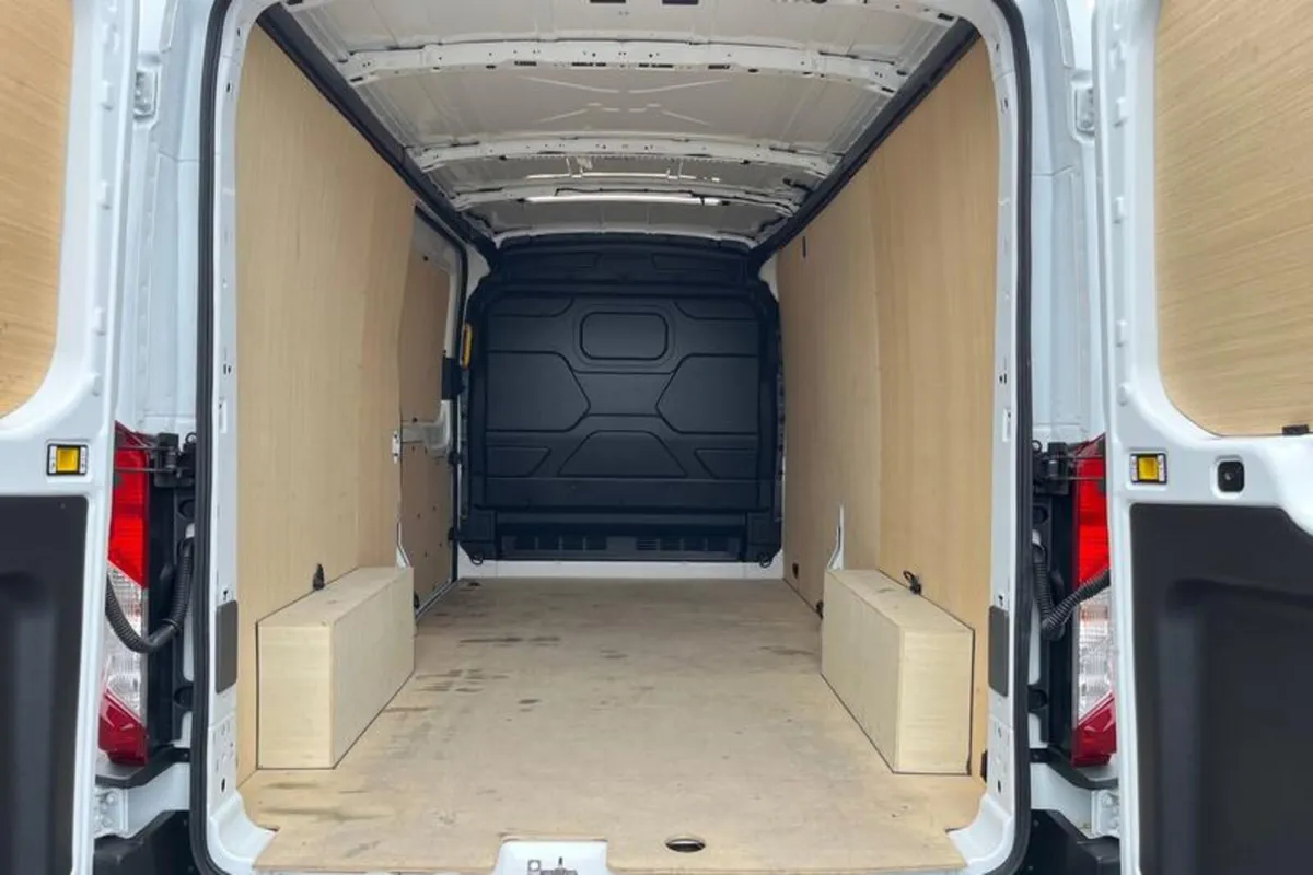 Ford Transit 350 Limited AUTO L3 H2 LWB Medium Roo - Image 4