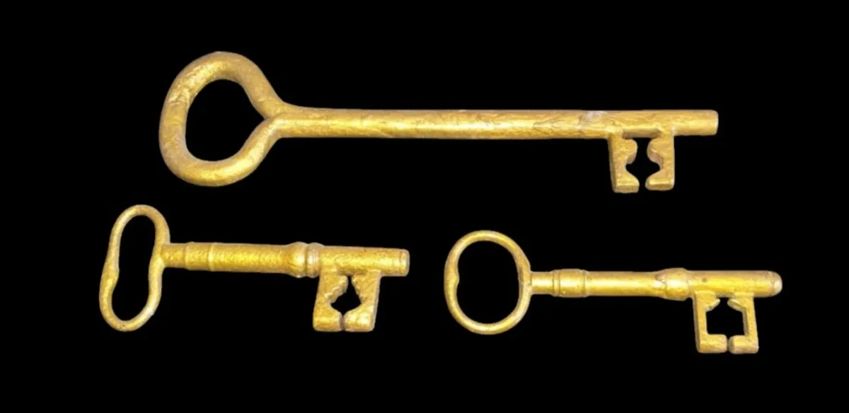 Oversized 11" Vintage Brass Skeleton Keys - Image 3