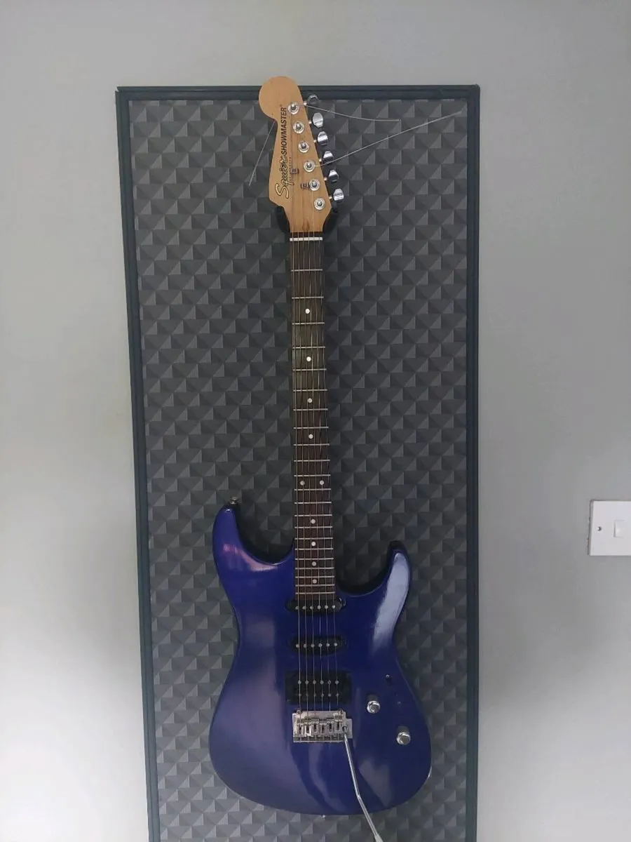 Squier by Fender showmaster - Image 1