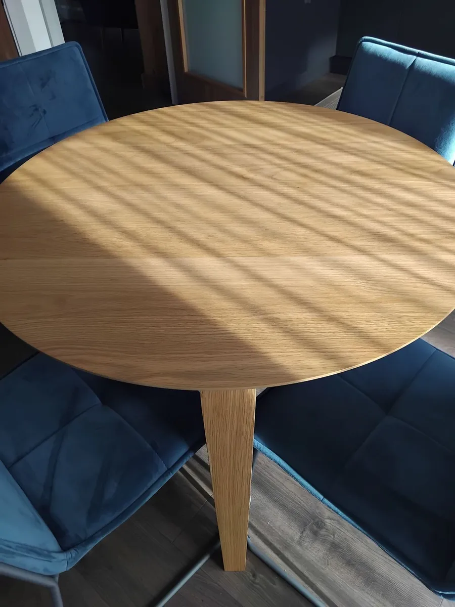 Round  table - Image 4