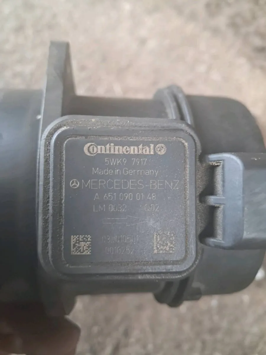 Mercedes e220 injectors and air flow meter - Image 3