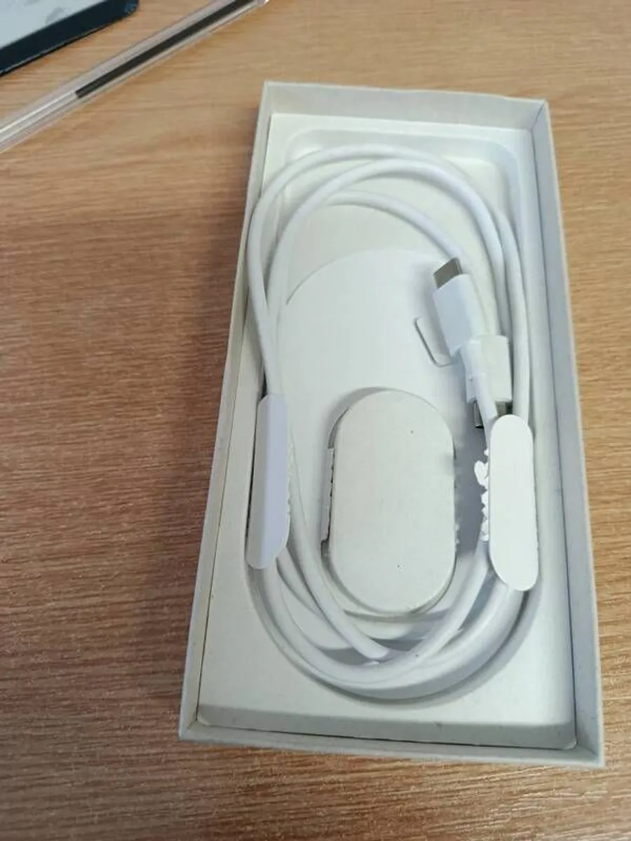 Google pixel 9 pro xl Mint condition - Image 3