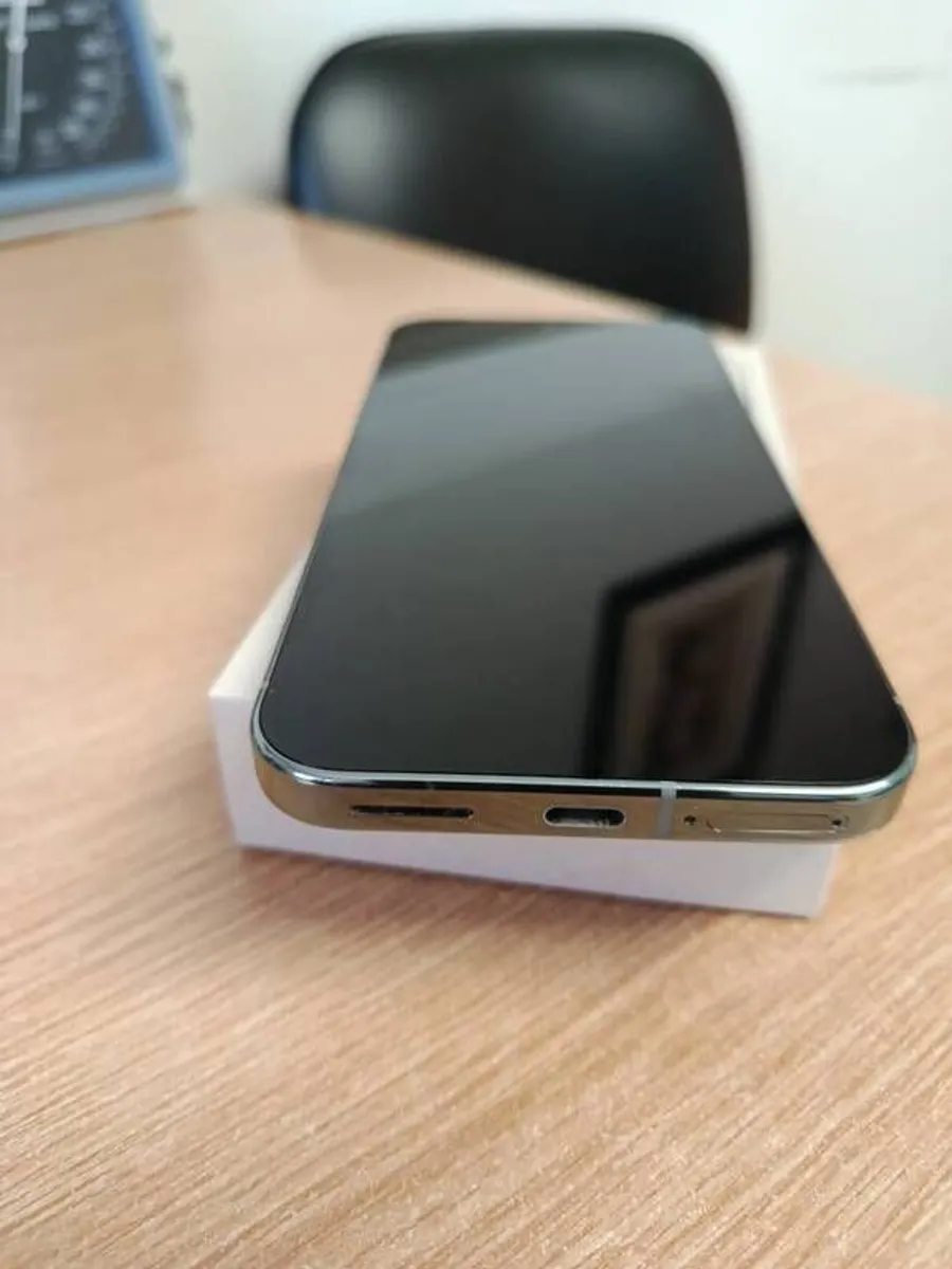 Google pixel 9 pro xl Mint condition - Image 4