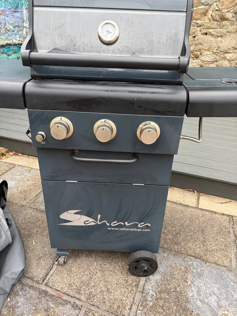 BBQ Sahara X350 3-Burner Gas BBQ, - Image 1