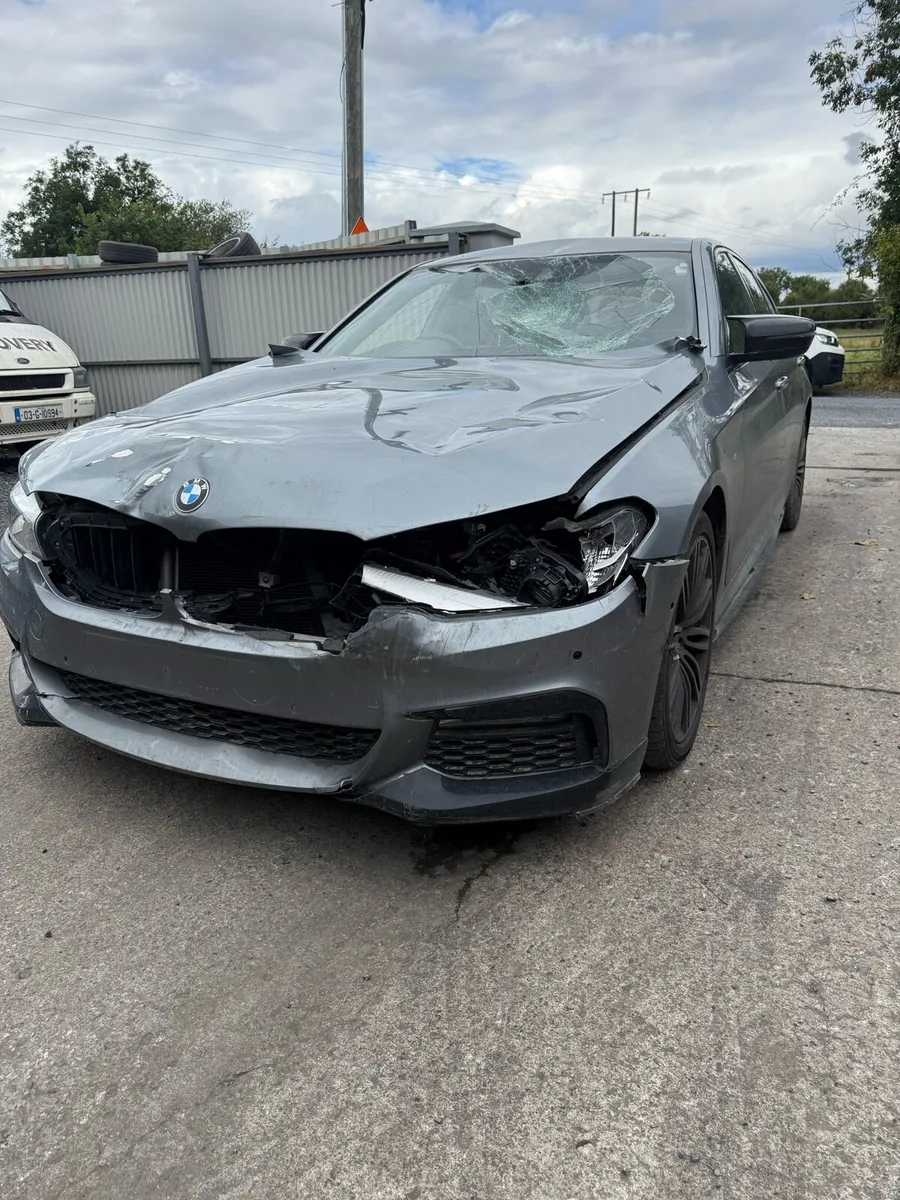 2018 BMW 520d G30 damaged - Image 2