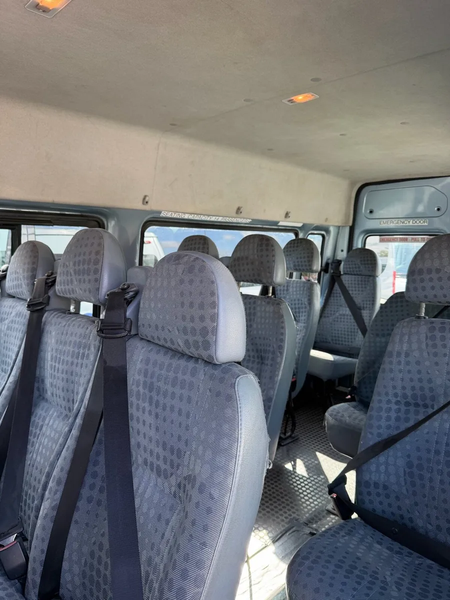 Mini bus - Image 3