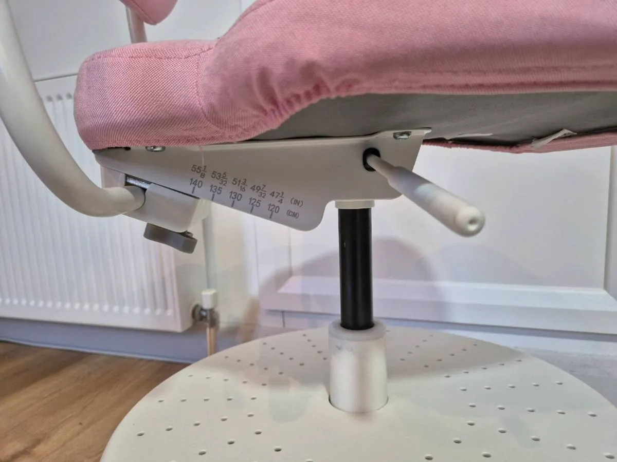 IKEA Vimund girl's desk chair - Image 3
