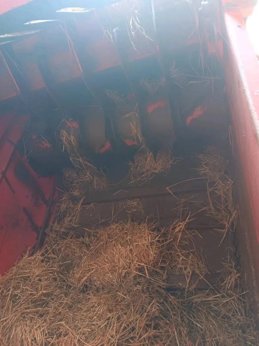 Kuhn straw chopper - Image 3
