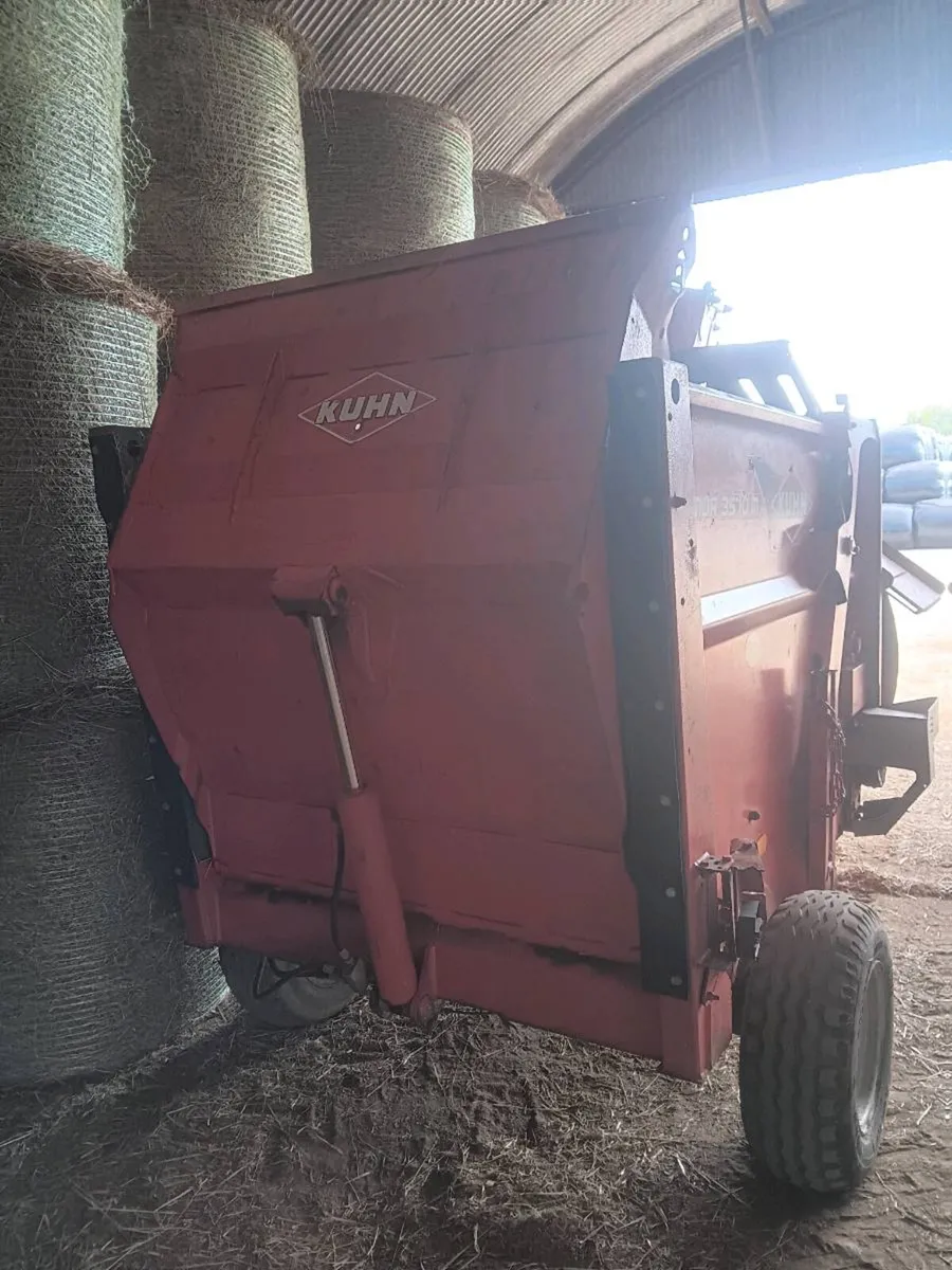 Kuhn straw chopper - Image 4
