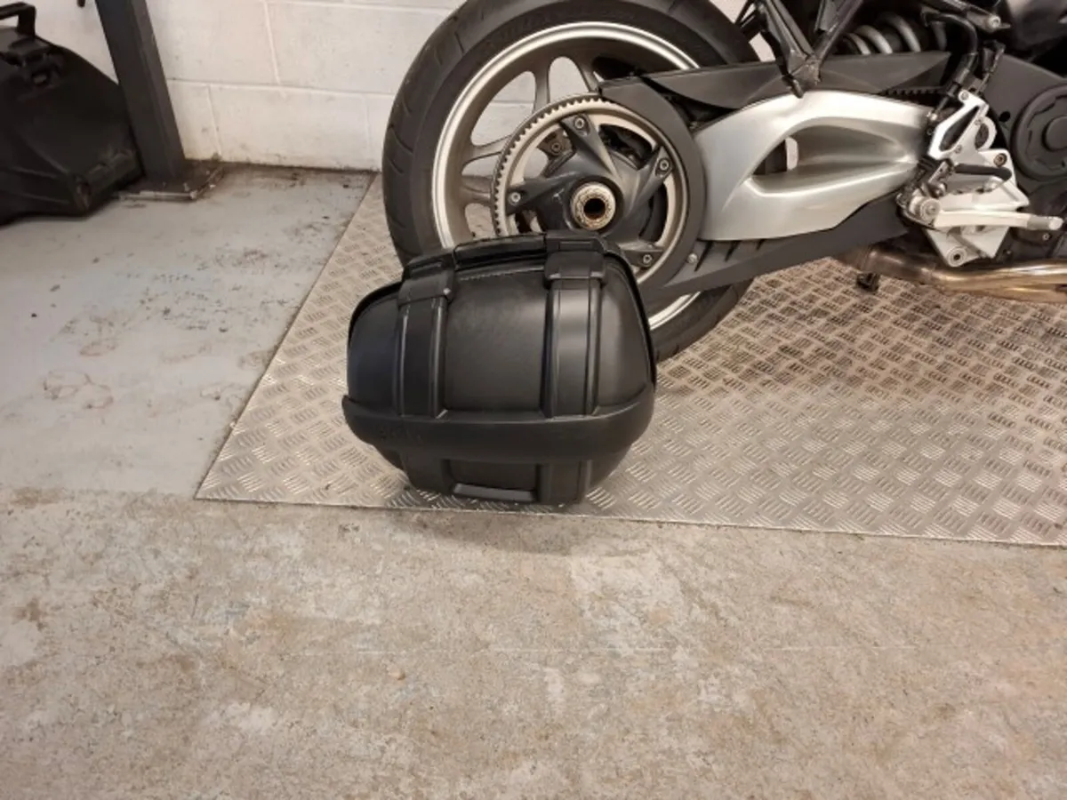 BMW F800 ST 2011 - Image 2