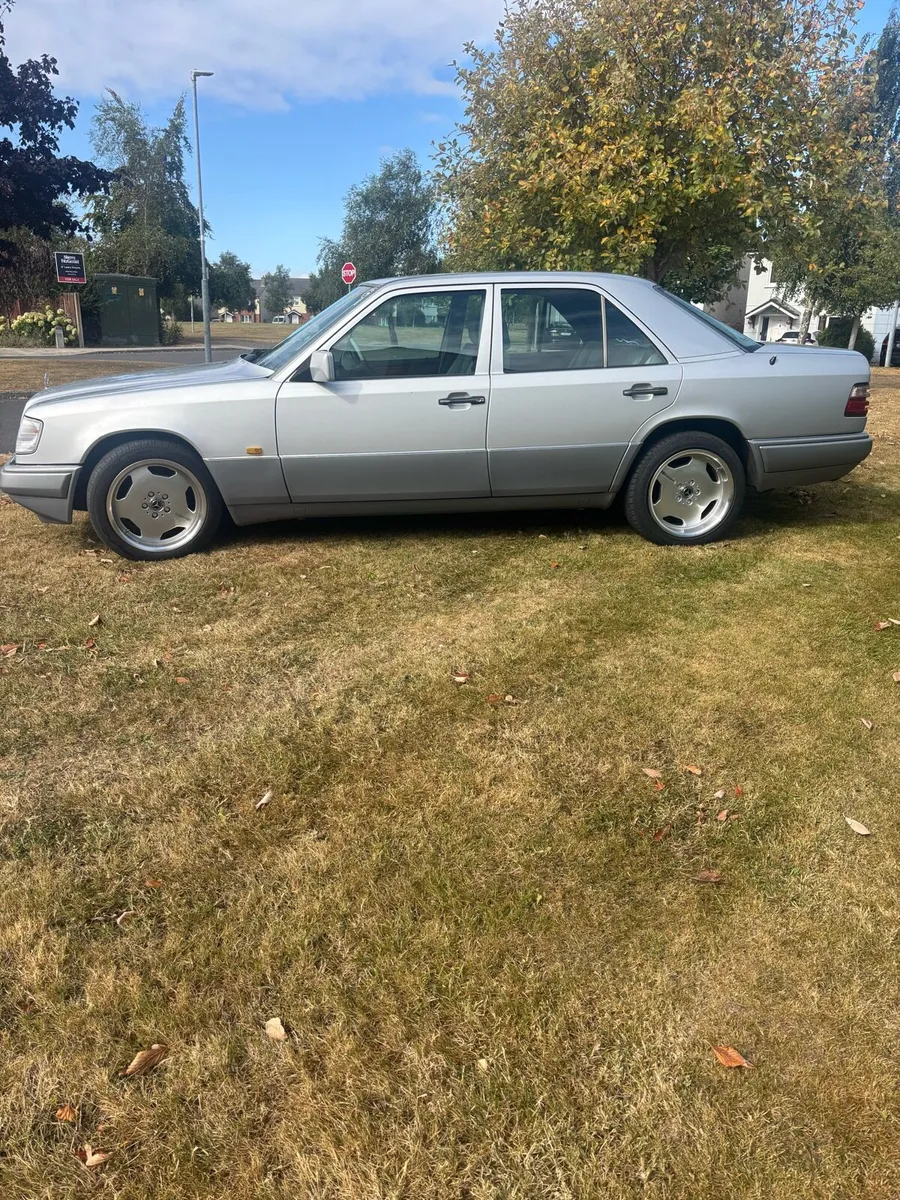 W124 1994 Mercedes E280  Automatic - Image 1