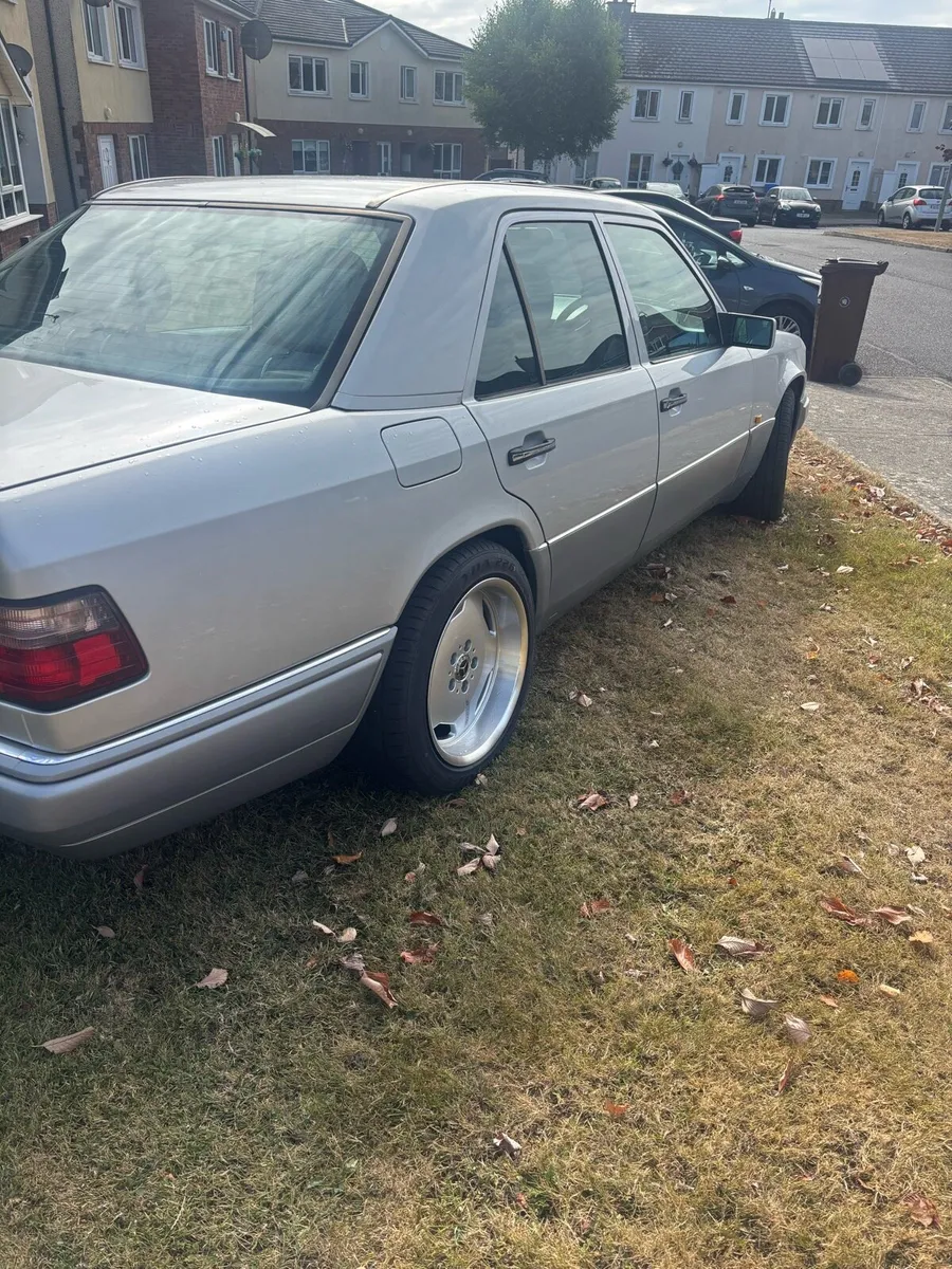 W124 1994 Mercedes E280  Automatic - Image 4