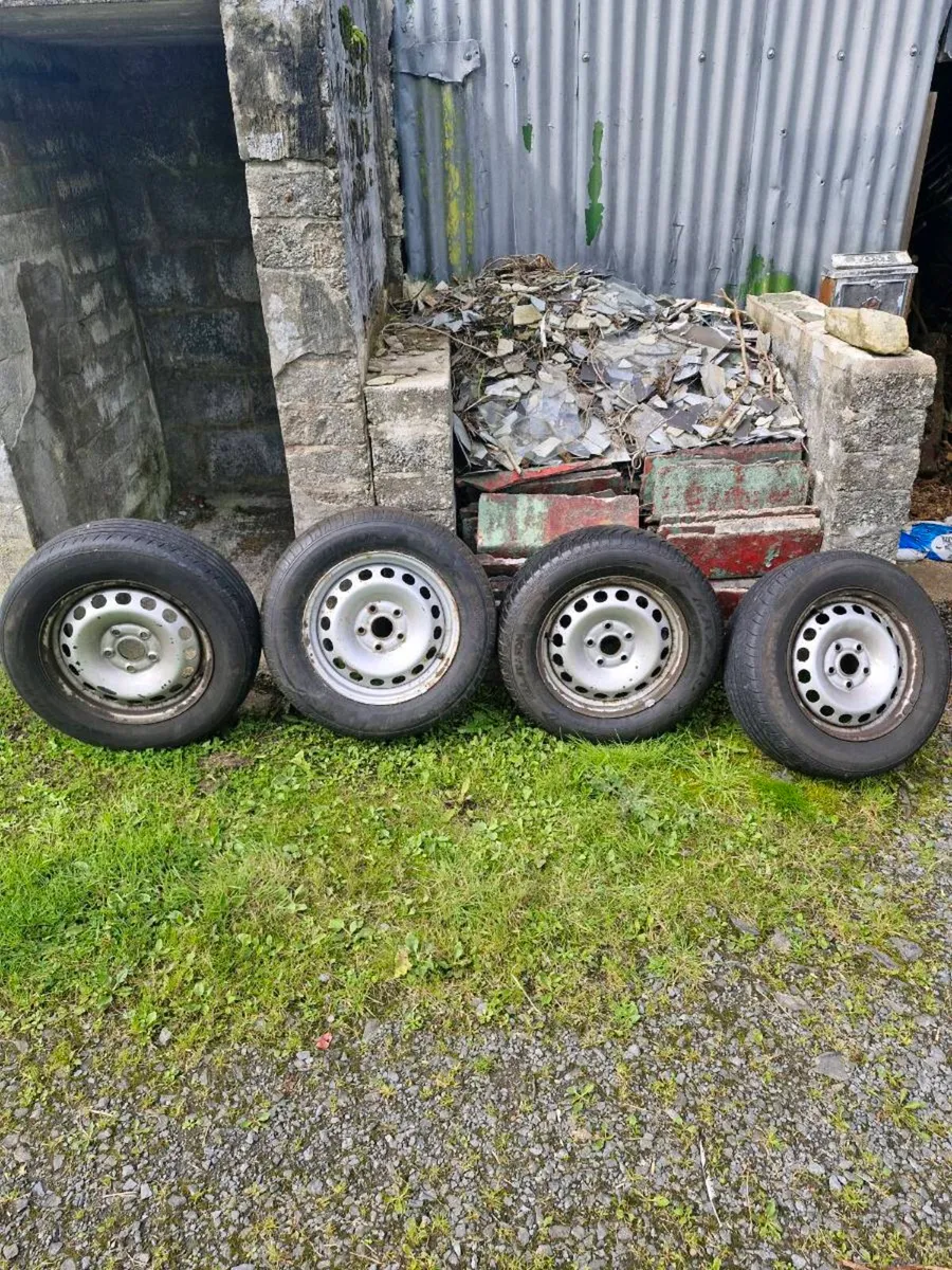 4 wheels off caddy van