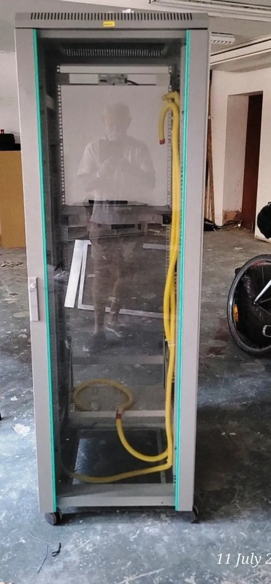 Computer Server cabinet - Image 2