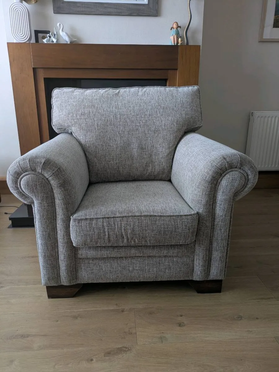 Three Piece Suite of Furniture - Image 4