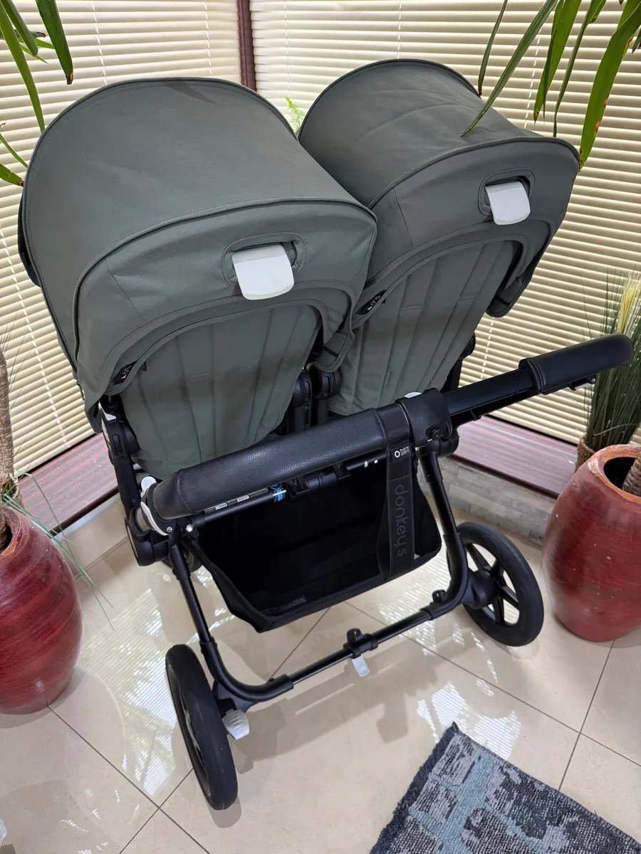 Bugaboo donkey 5 in Black or Forest Green - Image 3