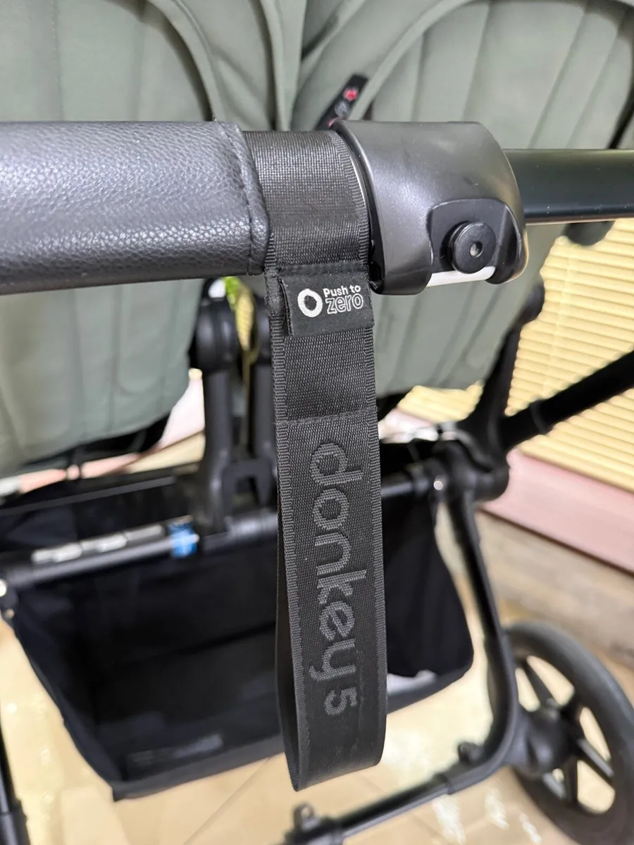 Bugaboo donkey 5 in Black or Forest Green - Image 4