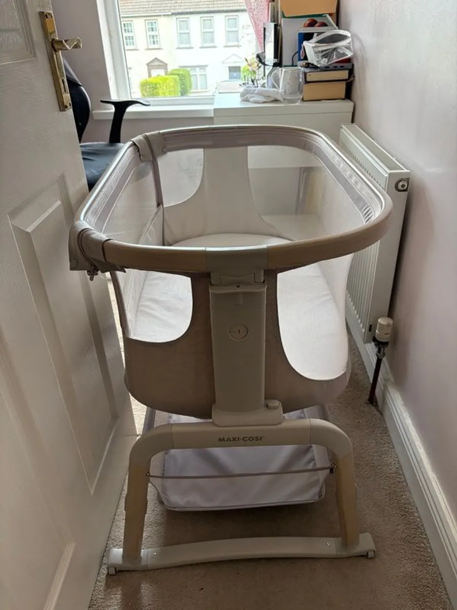 Maxi Cosi Newborn Bedside Cot - Image 2