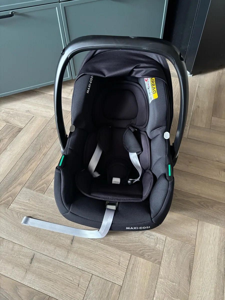 Maxi Cosi Car Seat - Image 1