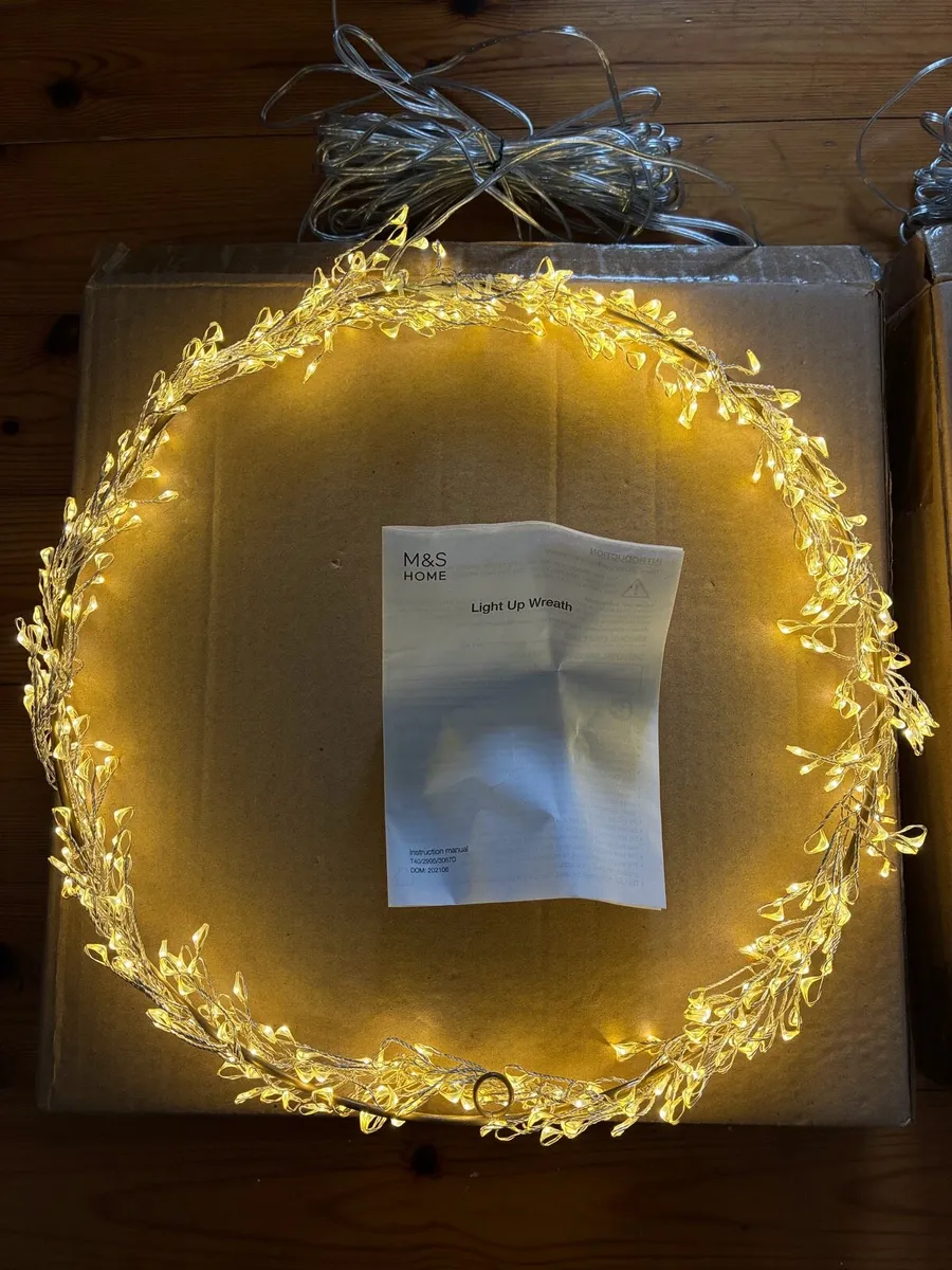 Christmas Light Up Wreaths - Image 2