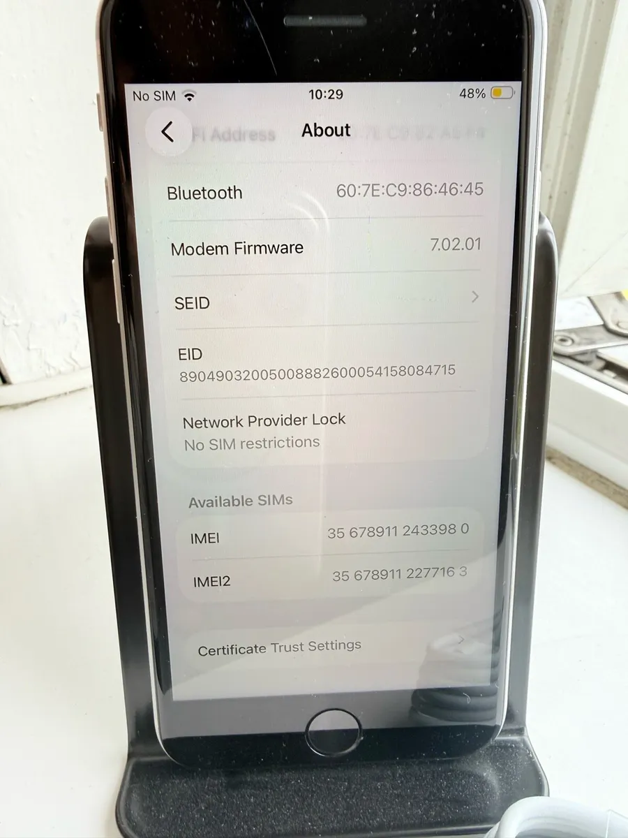 iPhone SE 2nd gen - unlocked - Image 3