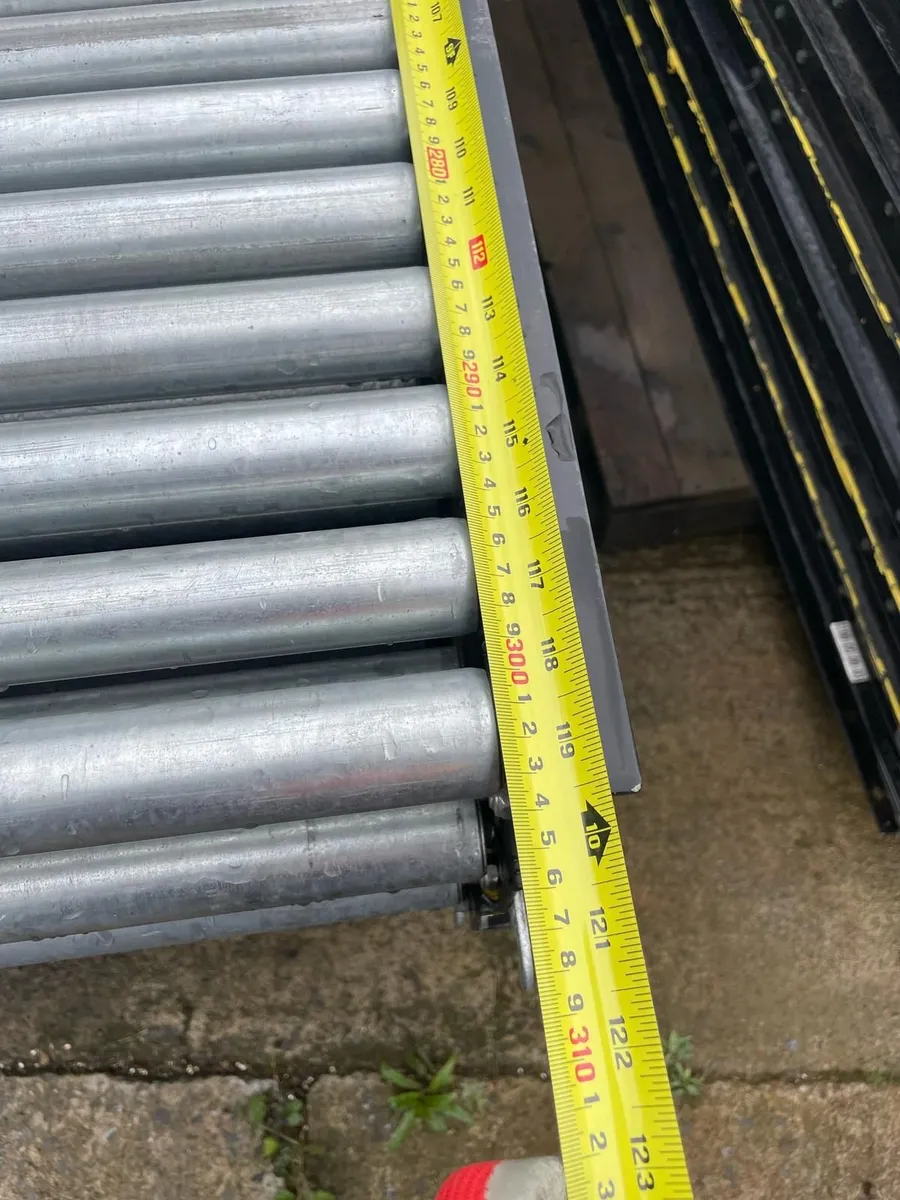 Heavy-Duty Roller Conveyor - Image 3