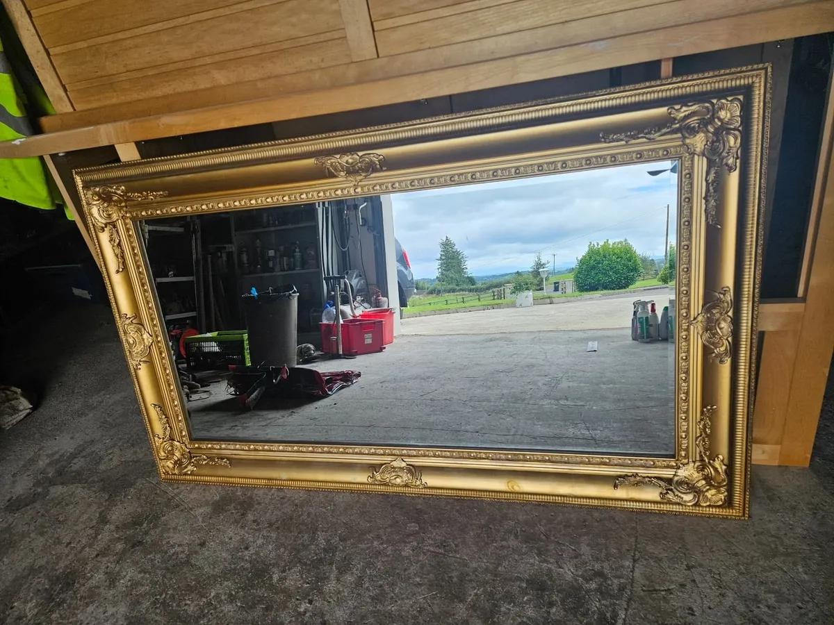 Wall mirror