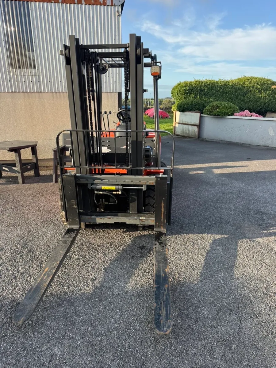 BRAND NEW HCHI 3 TON DIESEL FORKLIFT – UNUSED - Image 3