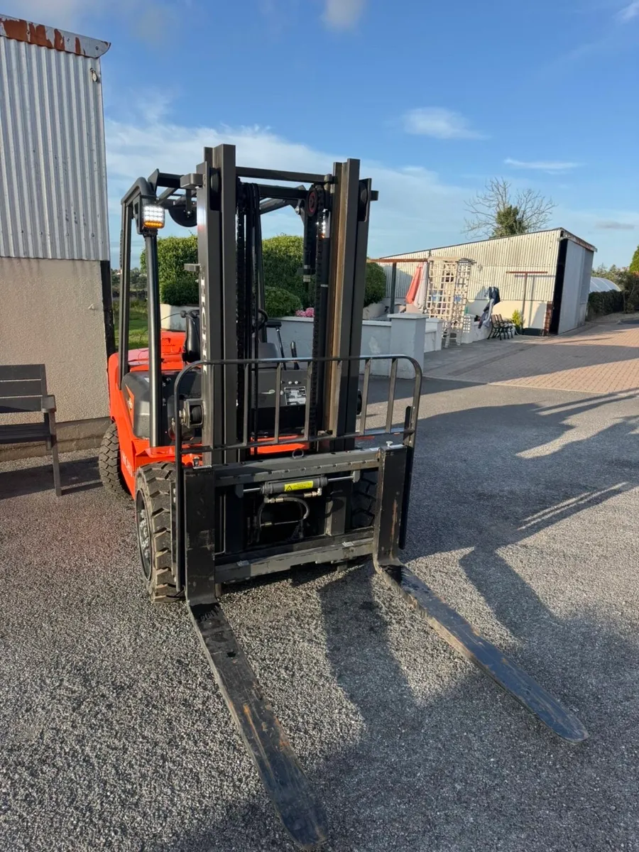BRAND NEW HCHI 3 TON DIESEL FORKLIFT – UNUSED - Image 2
