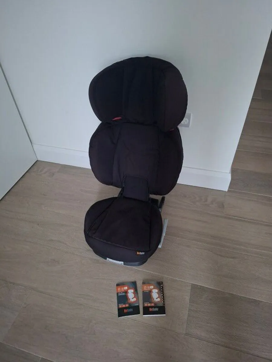 BE SAFE Izi up child's car seat - Image 1