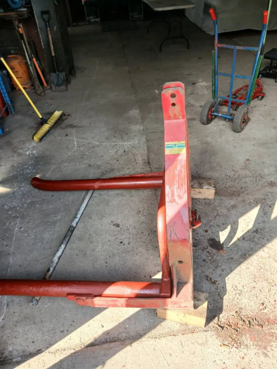 Bale lifter - Image 1