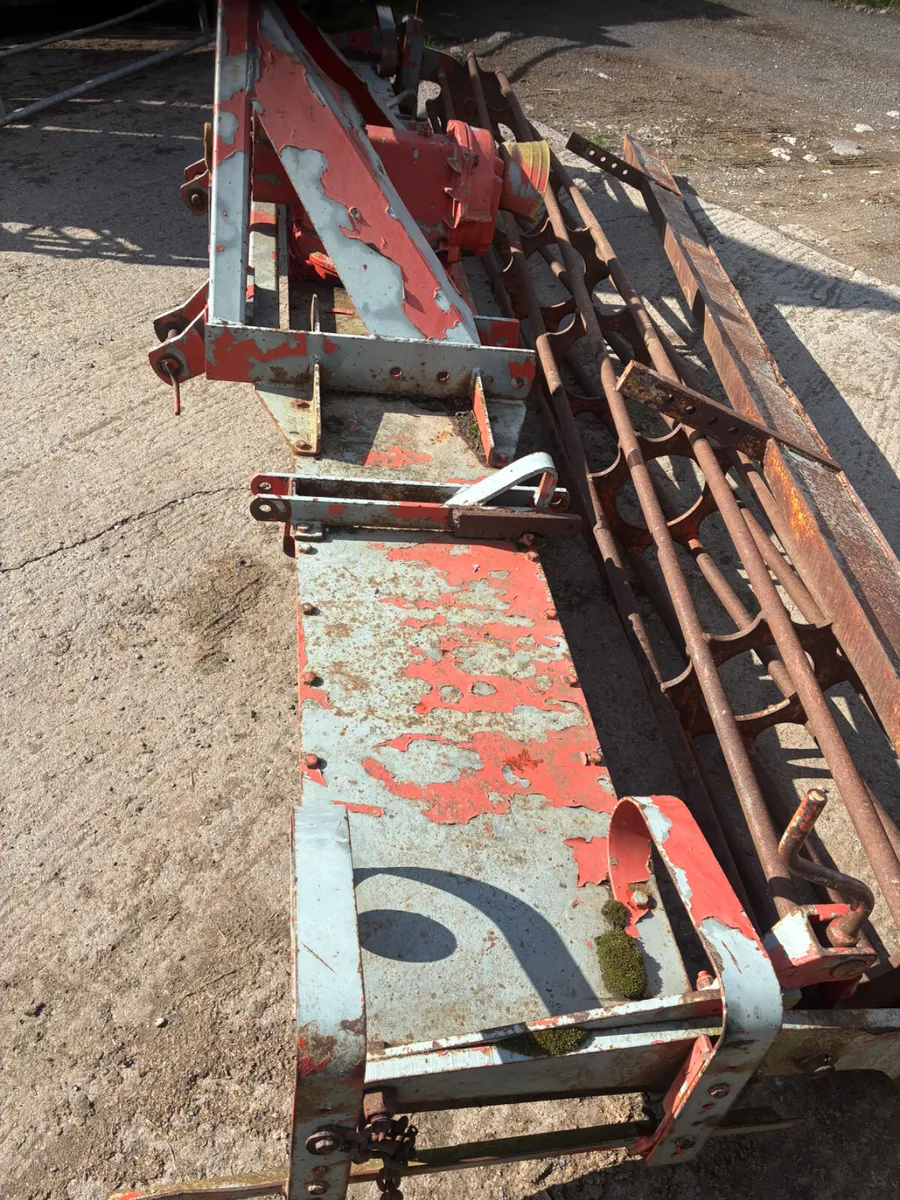 Kuhn 4000 power harrow - Image 2