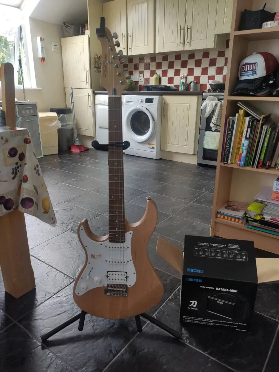 Yamaha Pacifica , boss mini amp + stand. - Image 1