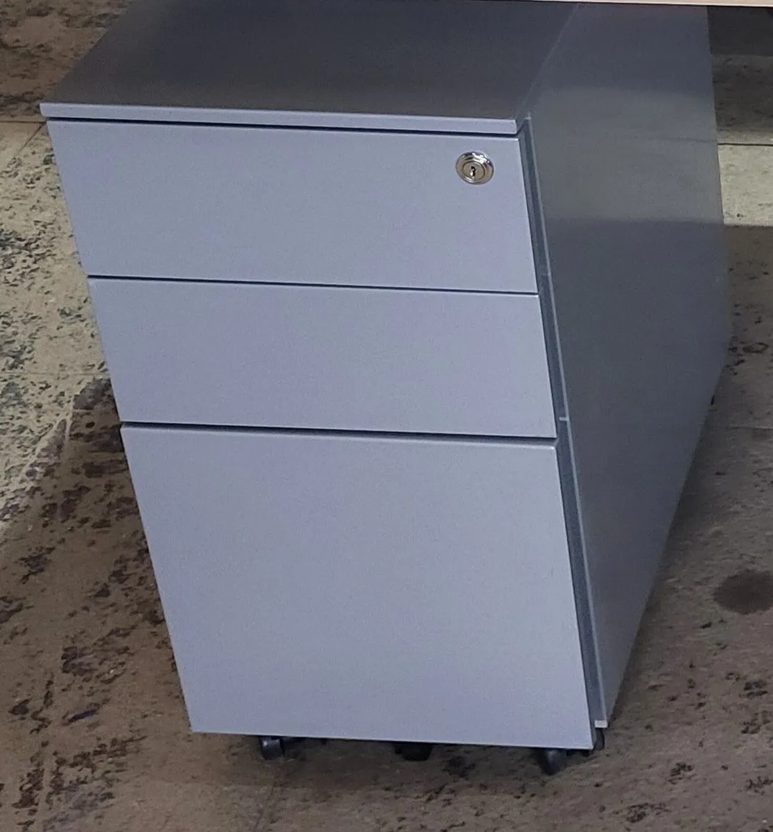 2nd hand mobile steel pedestals - Image 2