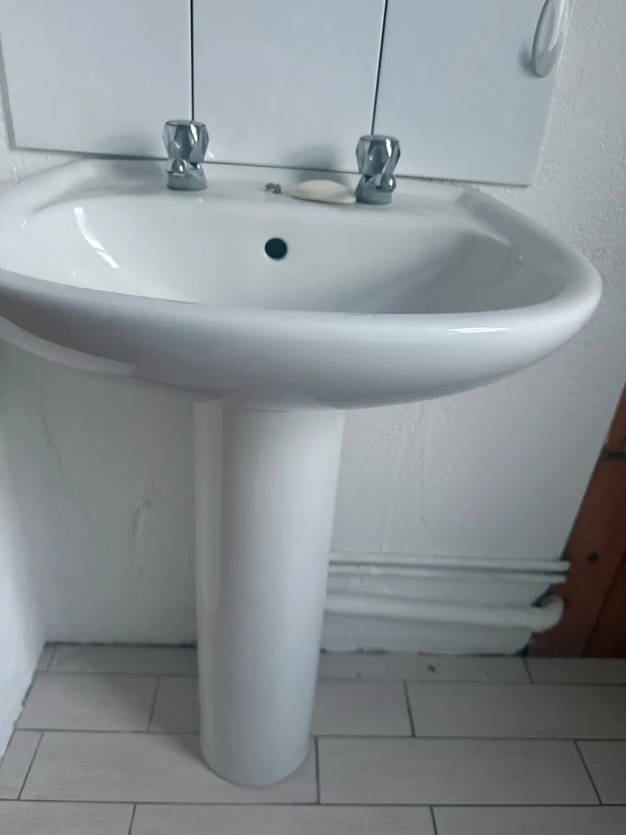 Hand basin with pedestal - Image 3