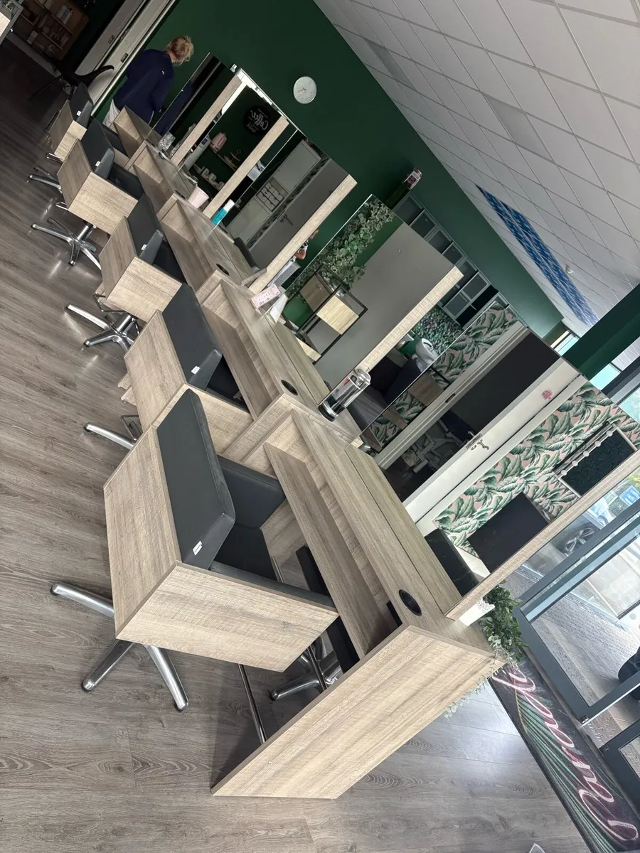 Salon contents for sale - Image 1