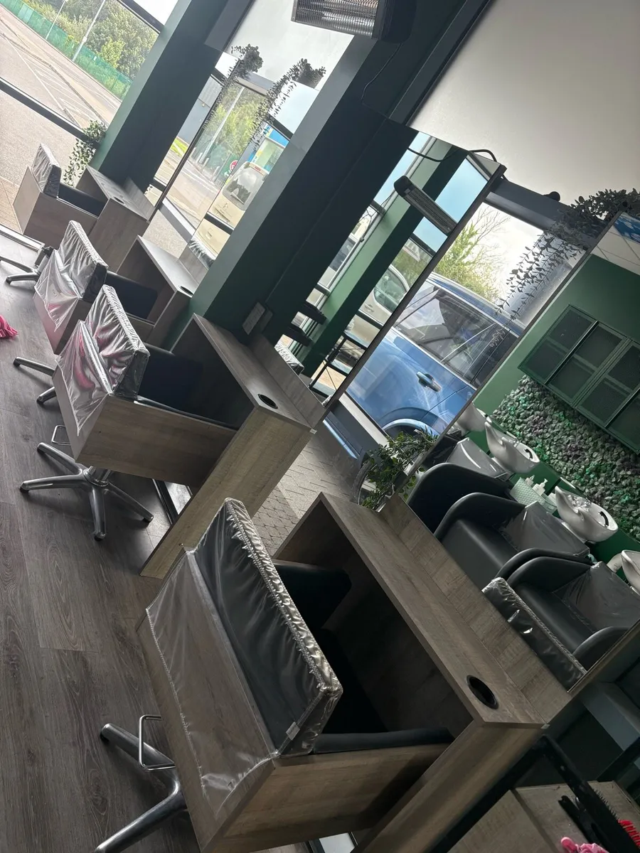 Salon contents for sale - Image 2