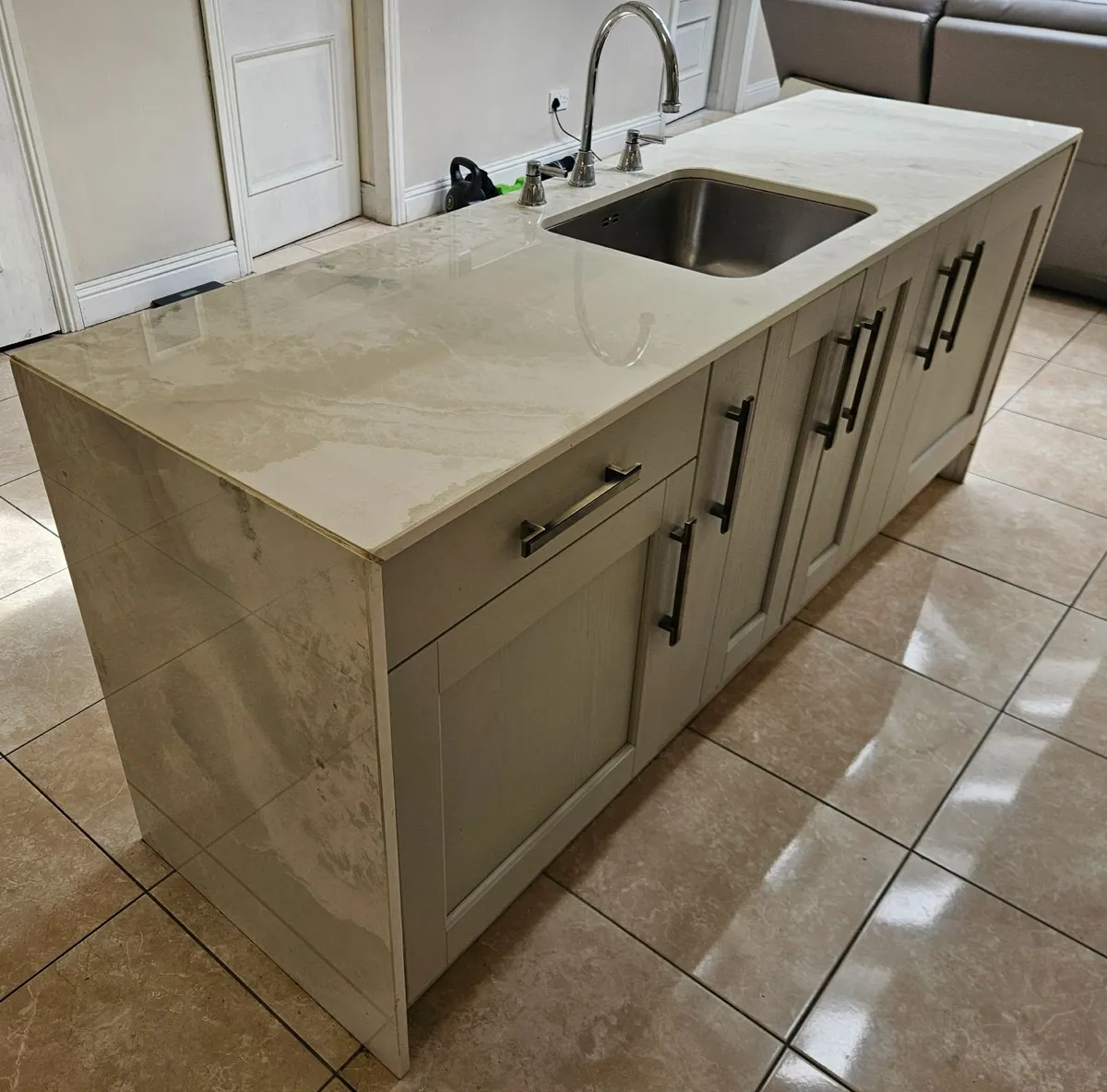 Kitchen Island - Image 2