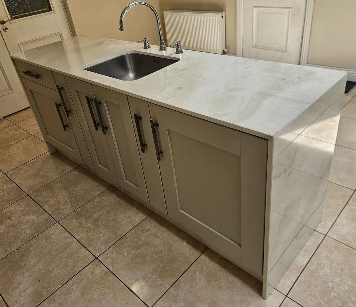 Kitchen Island - Image 3