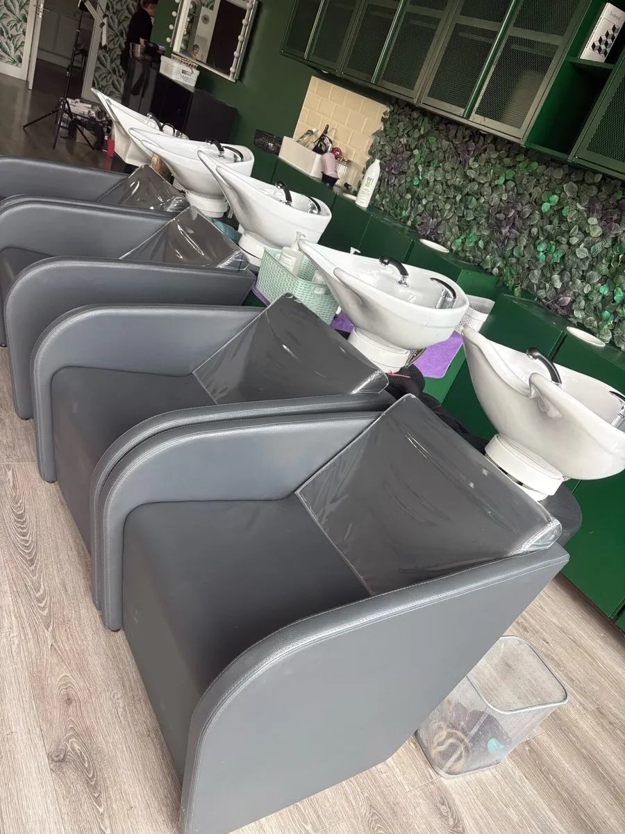 Salon contents for sale - Image 3