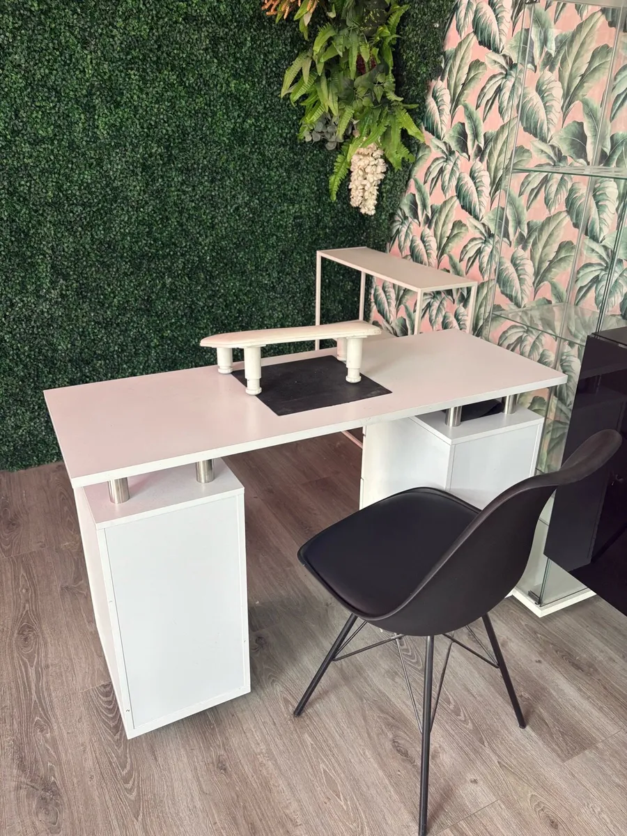 Salon contents for sale - Image 4