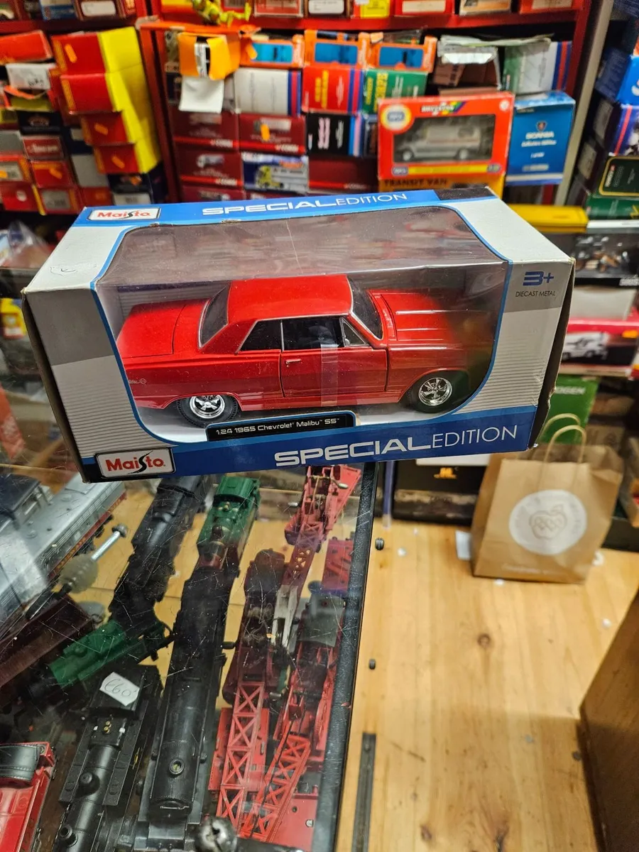 Corgi Maisto Chevrolet Malibu - Image 1